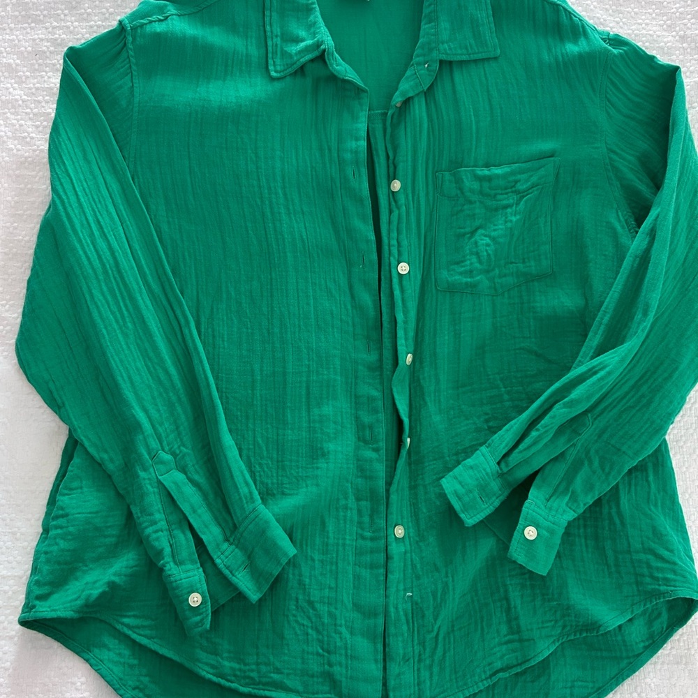 GAP women’s  Vibrant Green Button Down Shirt